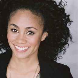 Monique Rosario 飾演 Becca