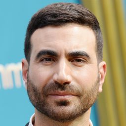 布雷特·戈德斯坦 - 雷神奇俠4: 愛與雷霆演員 飾演Hercules