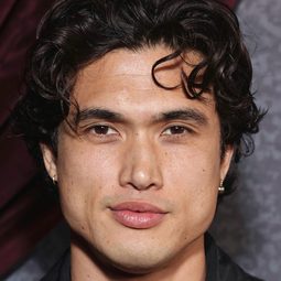 查爾斯·梅爾頓 飾演 Rafe