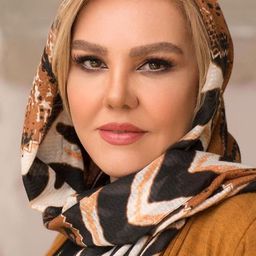 Afsaneh Chehreh Azad 飾演 