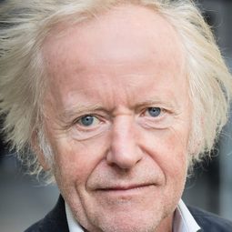 Klaus Huhle 飾演 Dr. Hoffmann