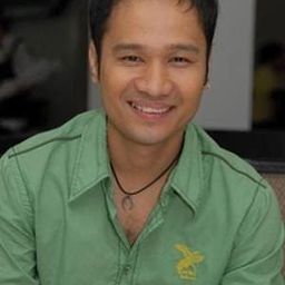 Benjapol Cheuyaroon 飾演 Auntie