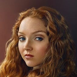 莉莉·寇爾 飾演 Greta