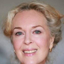 Evelyne Buyle - 英雄的歸來演員 飾演Madame Beaugrand