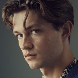 Damian Hardung 飾演 Daniel Riffert