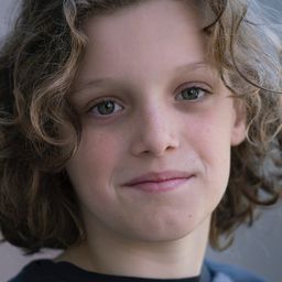 Noah Wiseman 飾演 Samuel Vanek