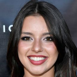 Fatima Ptacek 飾演 Jesse