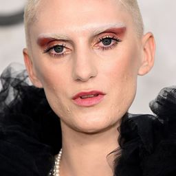 Bridie Sisson 飾演 Robin