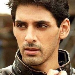 Karan Taluja 飾演 Kunal Khanna