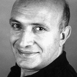 歐爾汗·格納須 飾演 Hacı