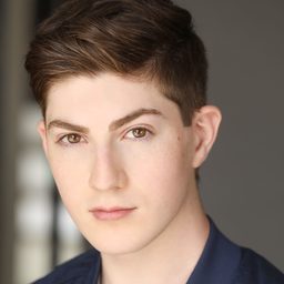 Mason Cook - 銀光乍洩演員 飾演Mason