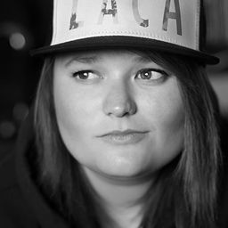 Kim Beavers 飾演 Jess the Mess