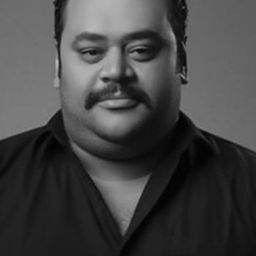 穆罕默德·瑪姆杜 飾演 عماد - سائق الإسعاف