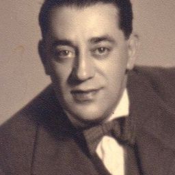 Rafael López Somoza 飾演 Isidro