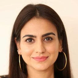 Aksha Pardasany - Kartam Bhugtam演員 飾演Jia