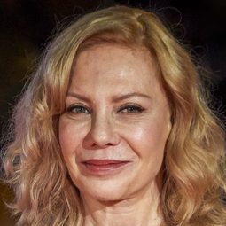 西西莉亞·蘿絲 飾演 Self