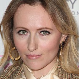 Petra Bryant 飾演 Agnes