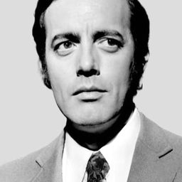 Ricardo Merino 飾演 Carmelo