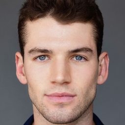 Noah Fearnley 飾演 Tattooed Sleazebag