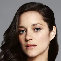 瑪莉安歌迪娜 飾演 Mal Cobb