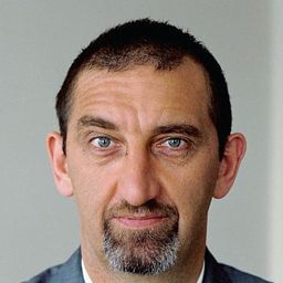 Jimmy Nail 飾演 Agustín Magaldi