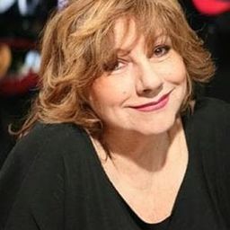 Silvia Annichiarico 飾演 Segretaria di Renzo Arbore