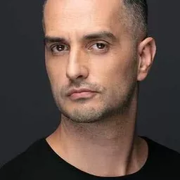 圖格魯爾·圖勒克 飾演 