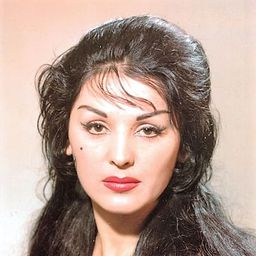 Moira Orfei 飾演 Santina