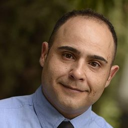 Mann Alfonso 飾演 Mr. Abante