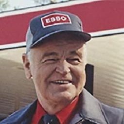 Murray Westgate 飾演 Mr. Brady