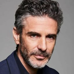 里安納度沙巴華利亞 - 我愛幽浮演員 飾演José de Zer