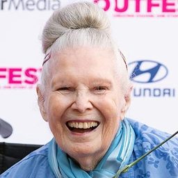 Laurie Franks - 吸血鬼：真愛不死演員 飾演Lucy's Maid