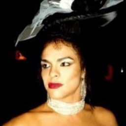 Angie Xtravaganza 飾演 Self