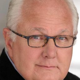 Lee Ritchey - 狂風沙演員 飾演Bank Manager