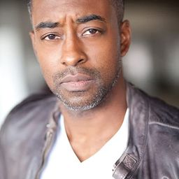 Jermaine Love - Every Other Holiday演員 飾演Evan