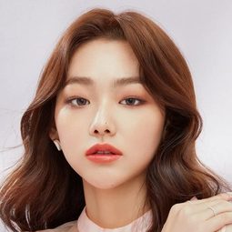 姜美娜 飾演 Ko In-jeong