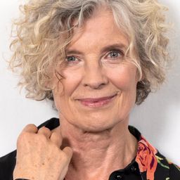 希薇·艾瑞克森 飾演 Sara's mother