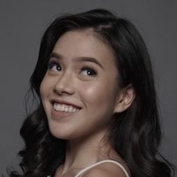 蓋比·帕蒂拉 - 青春拉拉手演員 飾演Emma