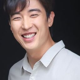 姜景晙 飾演 Seung-joon