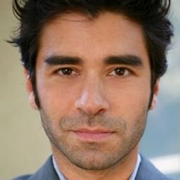 Billy Khoury 飾演 Eightball