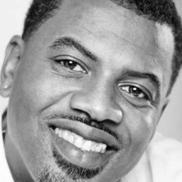 Gerald 'Slink' Johnson 飾演 Gun