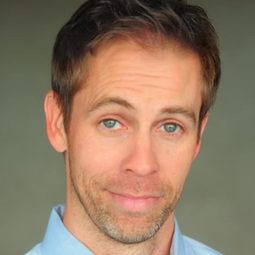 Mitch Baker - 獵殺時刻演員 飾演Gastion