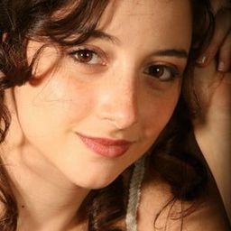 Federica De Cola 飾演 Anita