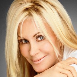 Joan Van Ark - 水色明信片演員 飾演Momma