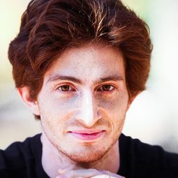 Aaron Wolff 飾演 Danny Gopnik