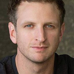 艾倫·格倫內 飾演 Beaver Baker