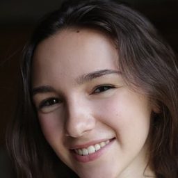 Julia Dumont 飾演 Annaëlle