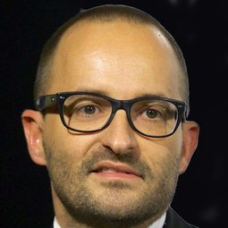 費南多·岡薩雷茲·莫利納 - My Dearest Señorita導演