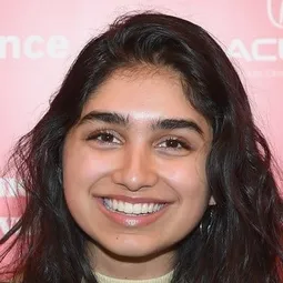 Atheena Frizzell - 魅影巨星演員 飾演Emily