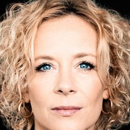 卡嘉·瑞曼 飾演 Emma Mayer